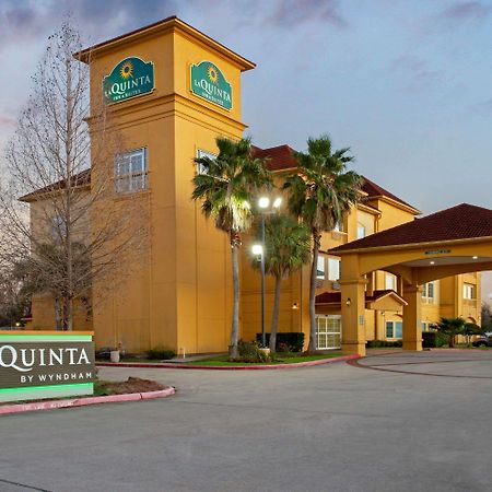 La Quinta By Wyndham Pearland Hotel Exterior photo