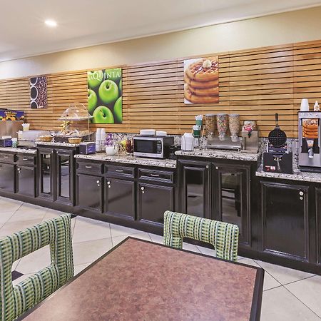 La Quinta By Wyndham Pearland Hotel Exterior photo